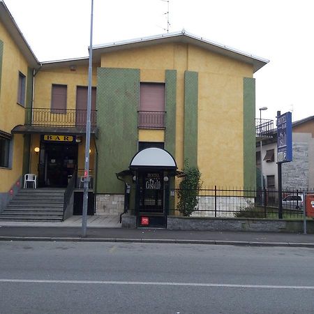 Hotel Cristallo โนวารา ภายนอก รูปภาพ