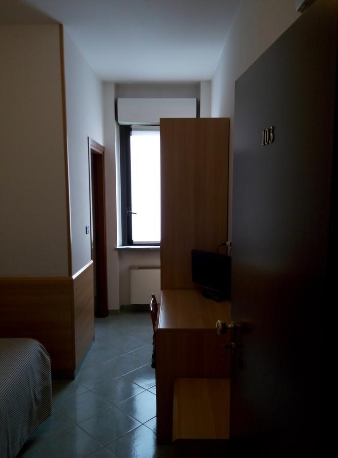 Hotel Cristallo โนวารา ภายนอก รูปภาพ
