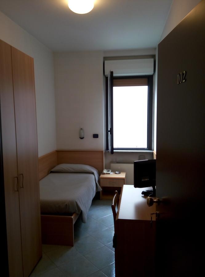 Hotel Cristallo โนวารา ภายนอก รูปภาพ