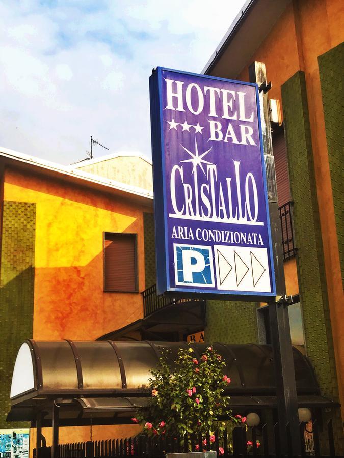 Hotel Cristallo โนวารา ภายนอก รูปภาพ