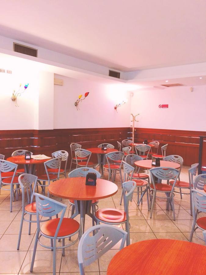 Hotel Cristallo โนวารา ภายนอก รูปภาพ